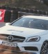 Tur pe circuit cu o masina puternica