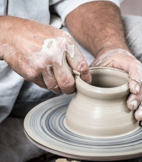 Experience connecting with clay - pottery workshop
