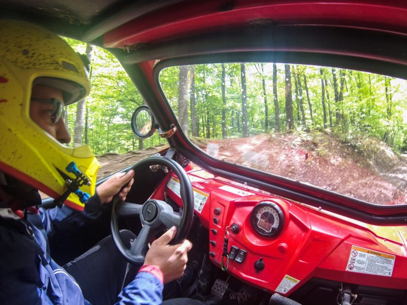 O zi de aventura offroad la bordul unui utv