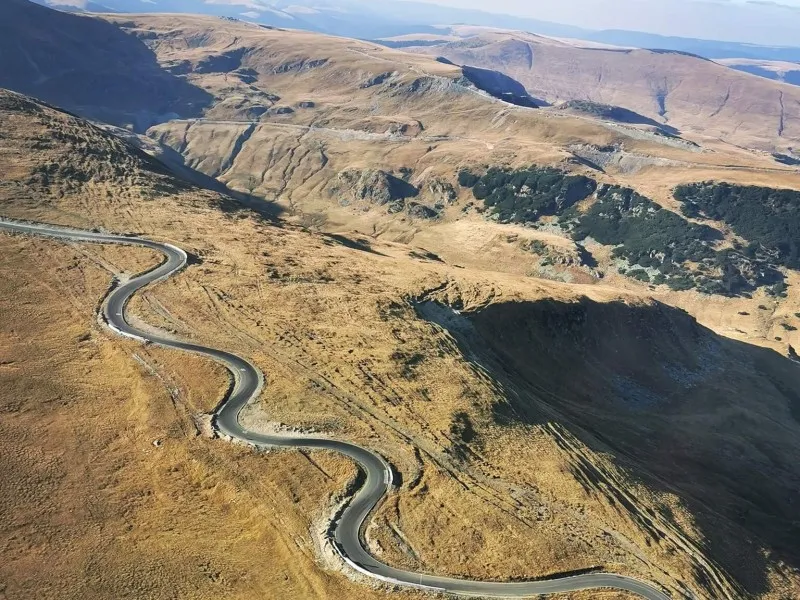 Zboara deasupra Transalpinei si simte adrenalina pura