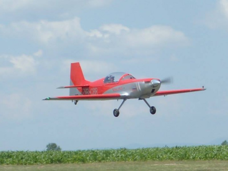 Admira Cazanele Dunarii si Drobeta de la bordul unui avion