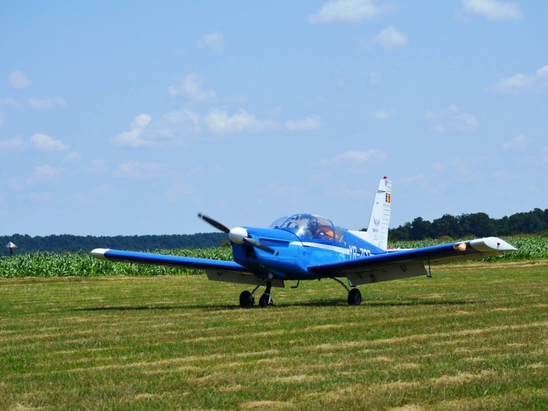 Admira Cazanele Dunarii si Drobeta de la bordul unui avion