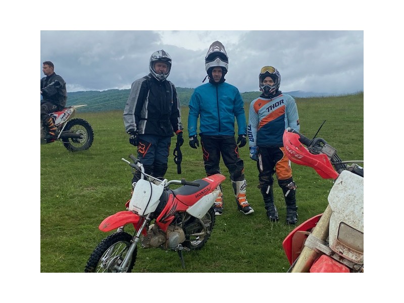 Experimenteaza adrenalina pe 2 roti intr-o aventura off-road in mijlocul naturii