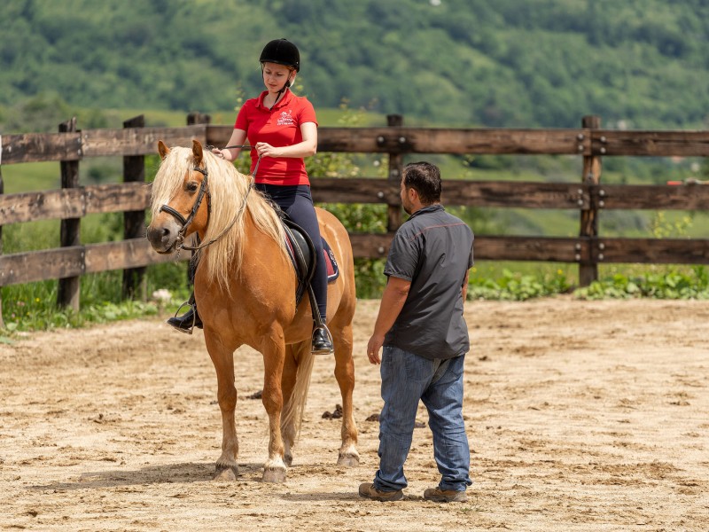 Initiation on horseback away from the urban, next to the the Leaota mountains